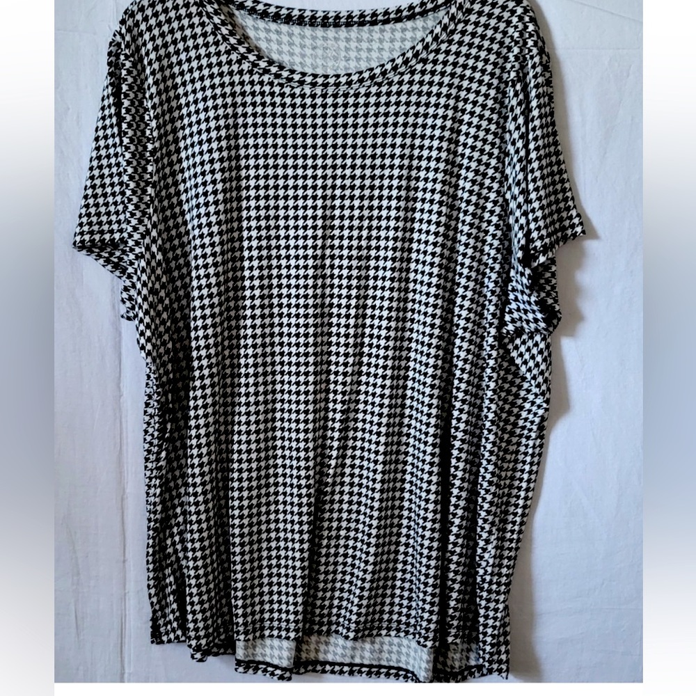 Maurices Houndstooth Top, Size 3x.